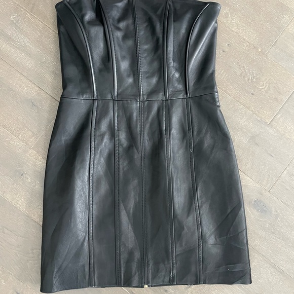 REVOLVE Bodycon Mini Dress in Black
LAMARQUE - Picture 4 of 6